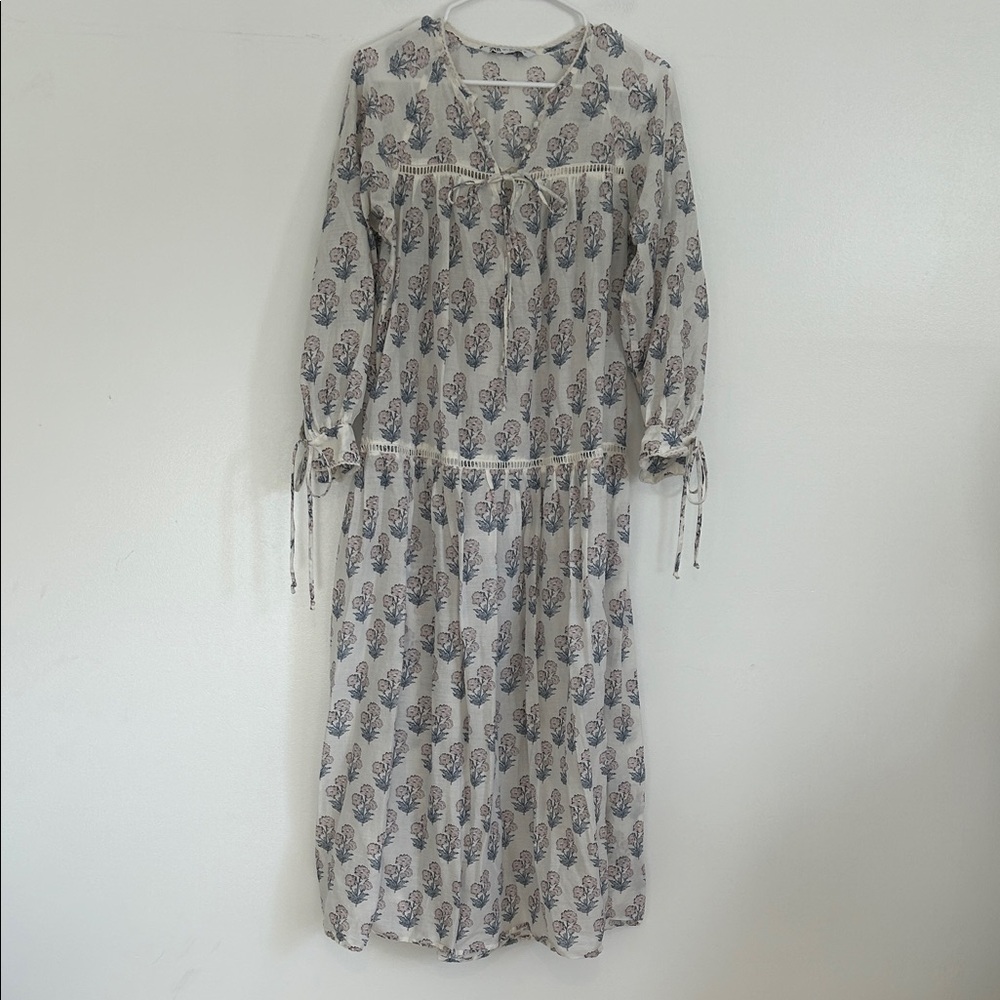 Zara Blue and White Patterned Long Sleeve Dress